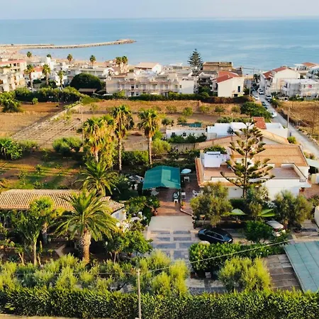 ゲストハウス En-suite Triple Room-giardino A Mare 3*