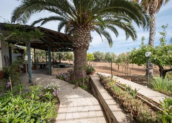 En-suite Triple Room-giardino A Mare 3* ドンナルカタ